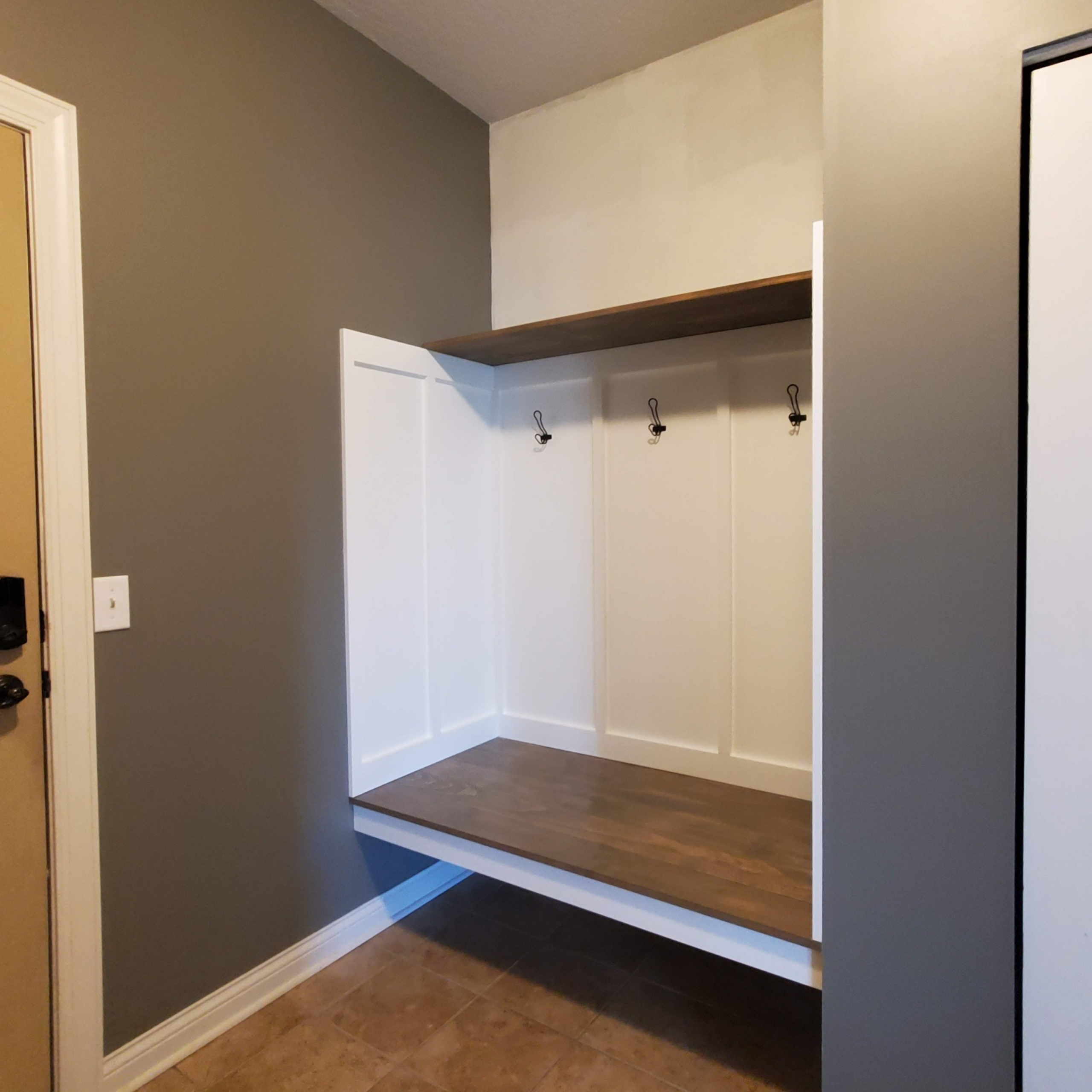How to Optimize Your Mudroom (or Create the Perfect Drop Zone Without One)