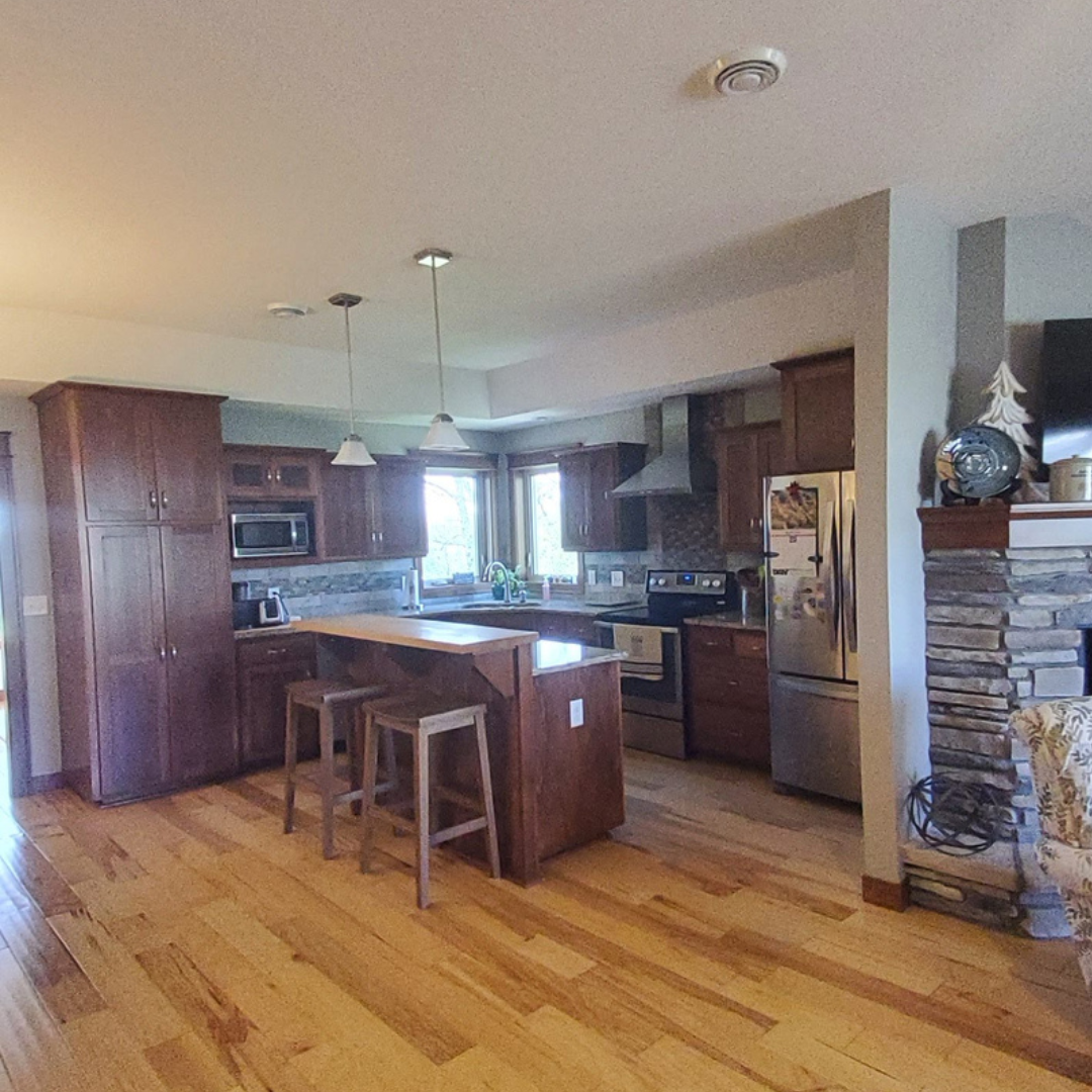 This picture highlights a kitchen ready for a new layout and refresh. It presents a little dark, and could use brightening. There is a peninsula that makes an L that could be changed. 